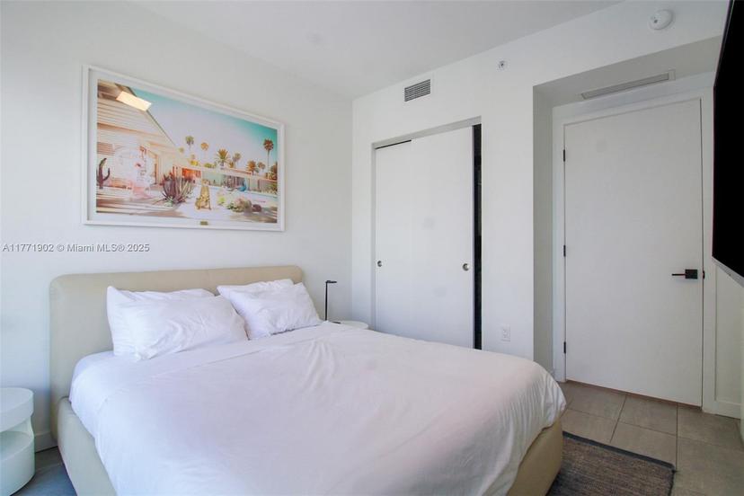 Picture of 227 NE 2Nd St # 2206, Miami FL 33132