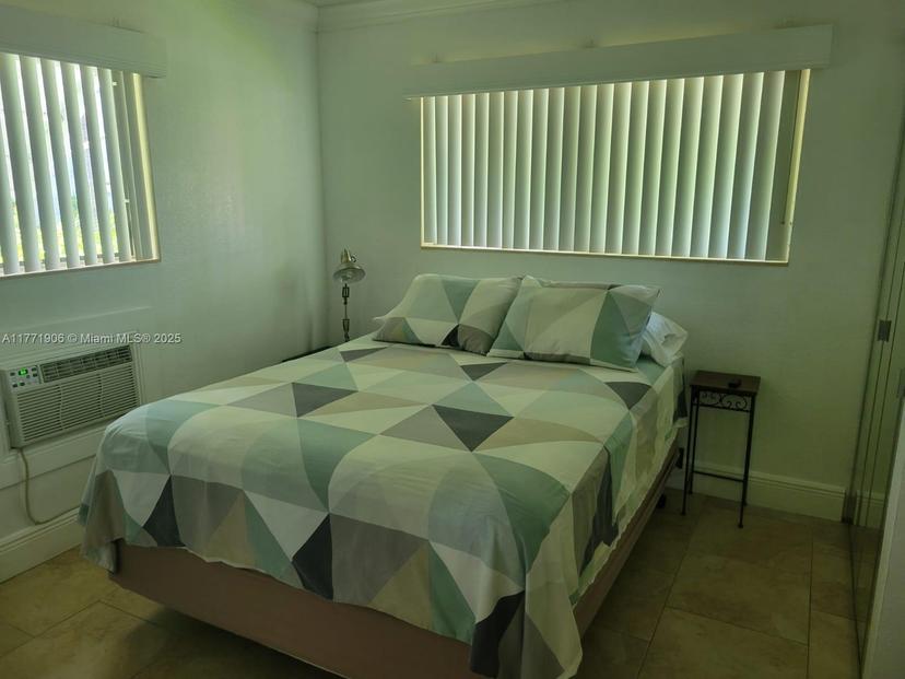 Picture of 1001 SE 14Th Pl # 2A, Fort Lauderdale FL 33316