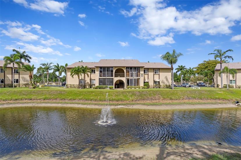 Picture of 336 Pine Ridge Cir # 1, Green Acres FL 33463
