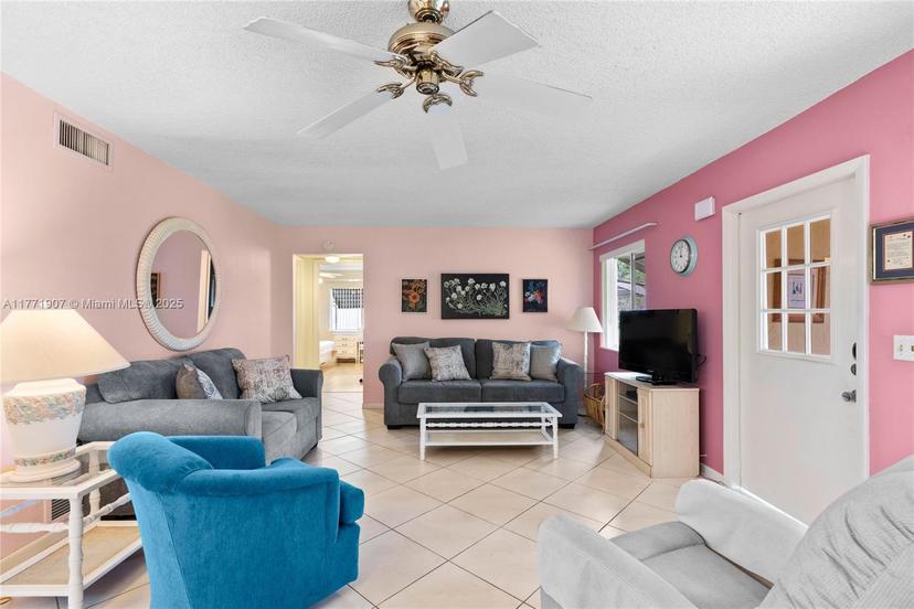 Picture of 336 Pine Ridge Cir # 1, Green Acres FL 33463