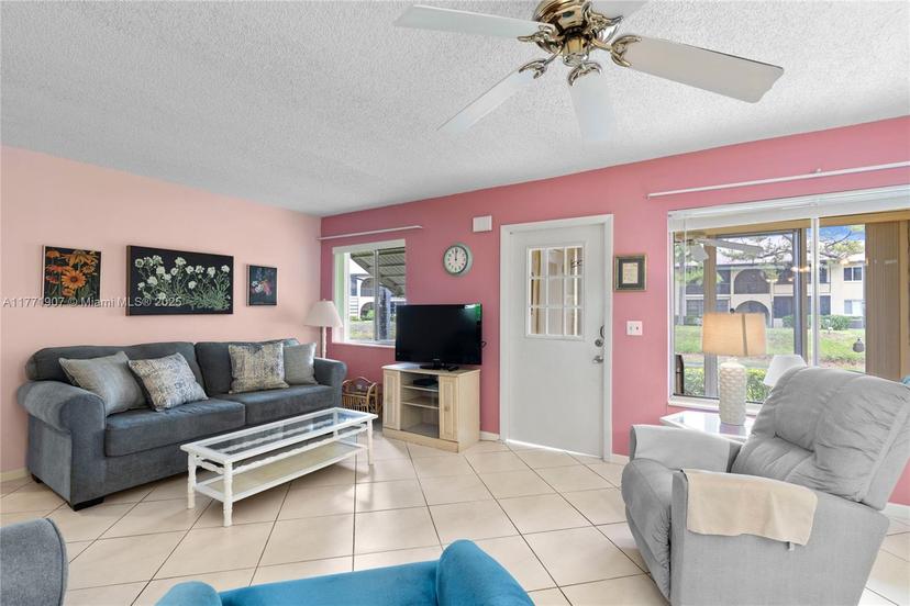 Picture of 336 Pine Ridge Cir # 1, Green Acres FL 33463