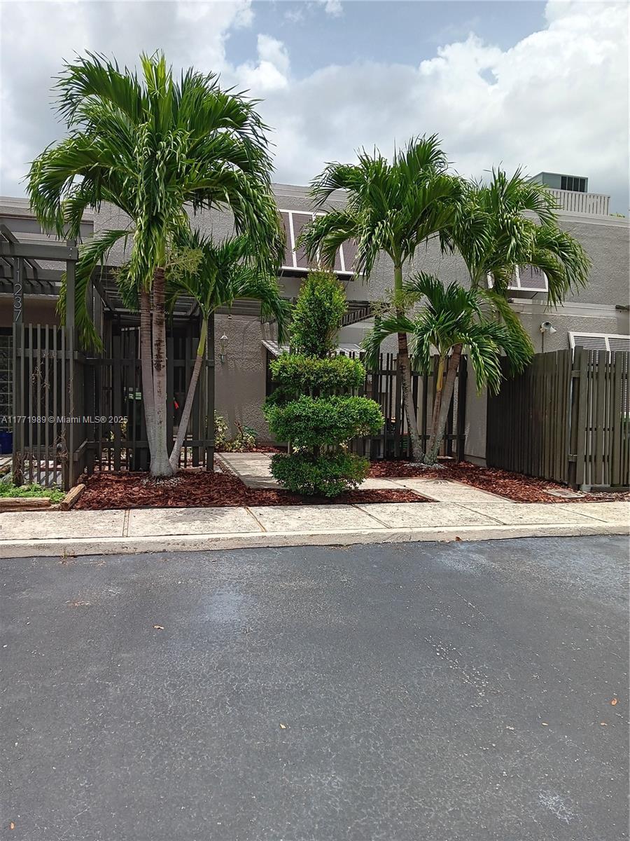 Picture of 11233 NW 15Th Pl, Pembroke Pines, FL 33026