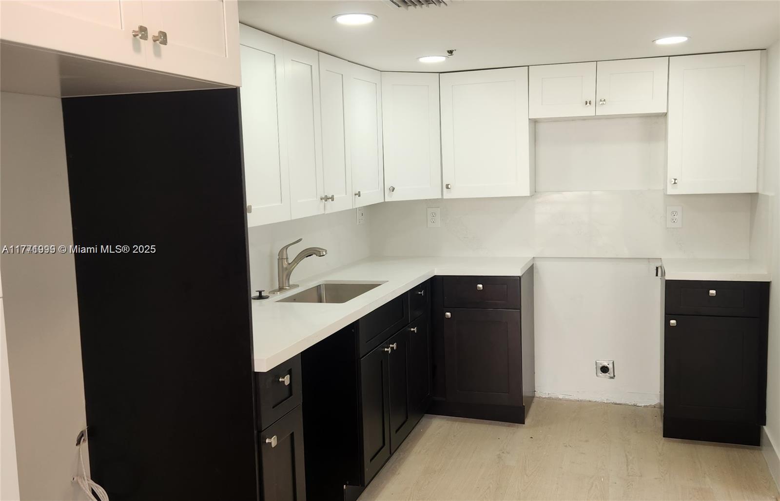 Picture of 17890 W Dixie Hwy 318 Hwy # 3, North Miami Beach, FL 33160