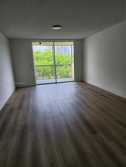 Picture of 8343 Lake Dr # 403, Doral, FL 33166