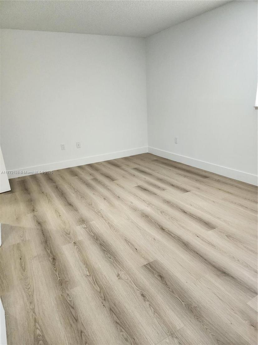 Picture of 8343 Lake Dr # 403, Doral FL 33166