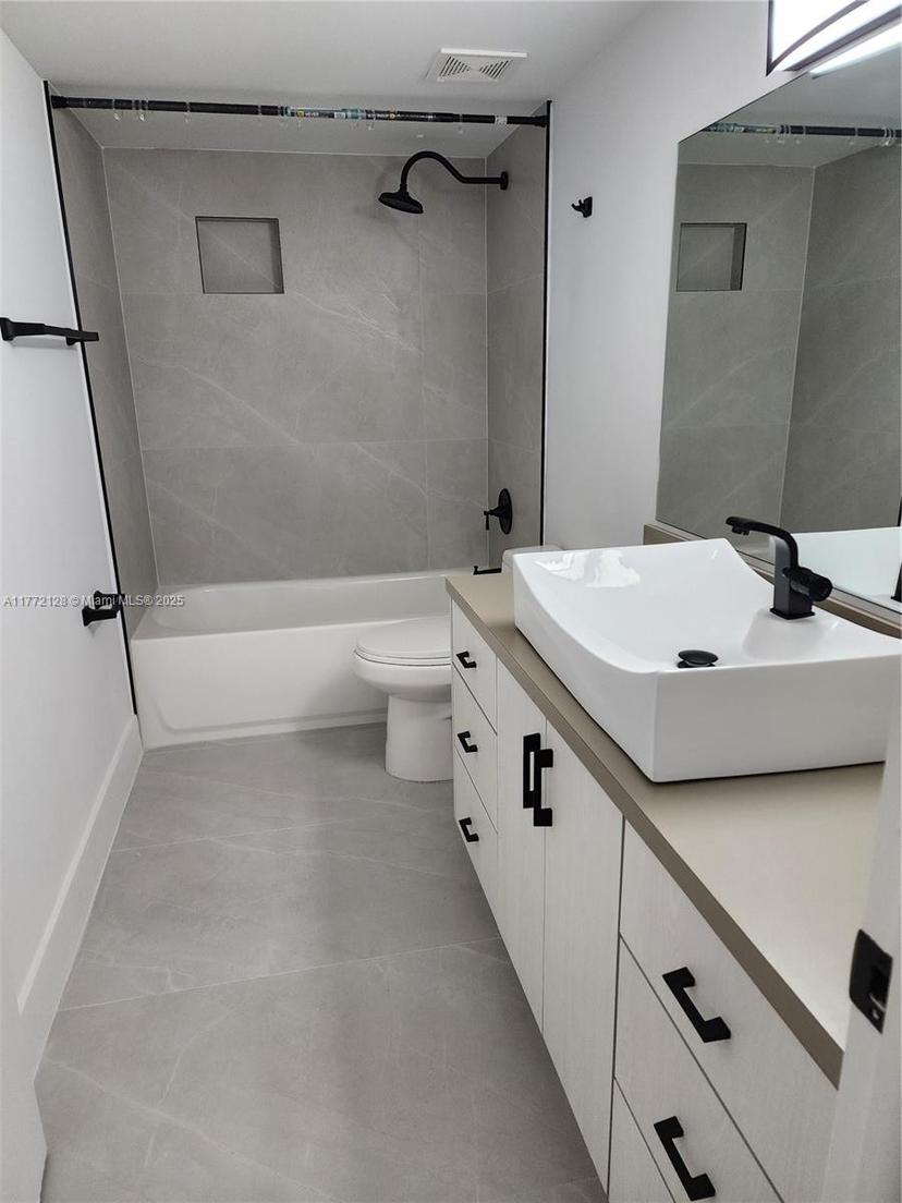 Picture of 8343 Lake Dr # 403, Doral FL 33166
