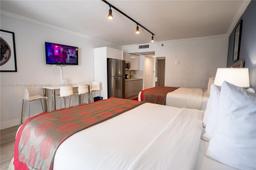Picture of 19201 Collins Ave # 425, Sunny Isles Beach, FL 33160