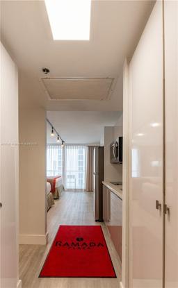 Picture of 19201 Collins Ave # 425, Sunny Isles Beach, FL 33160