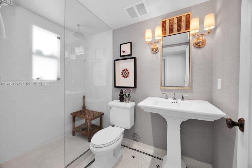 Picture of 6911 Bay Dr # 3, Miami Beach FL 33141
