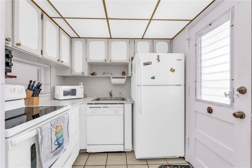 Picture of 2903 Point East Dr # K209, Aventura FL 33160