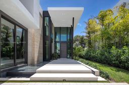 Picture of 5515 Pine Tree Dr, Miami Beach, FL 33140