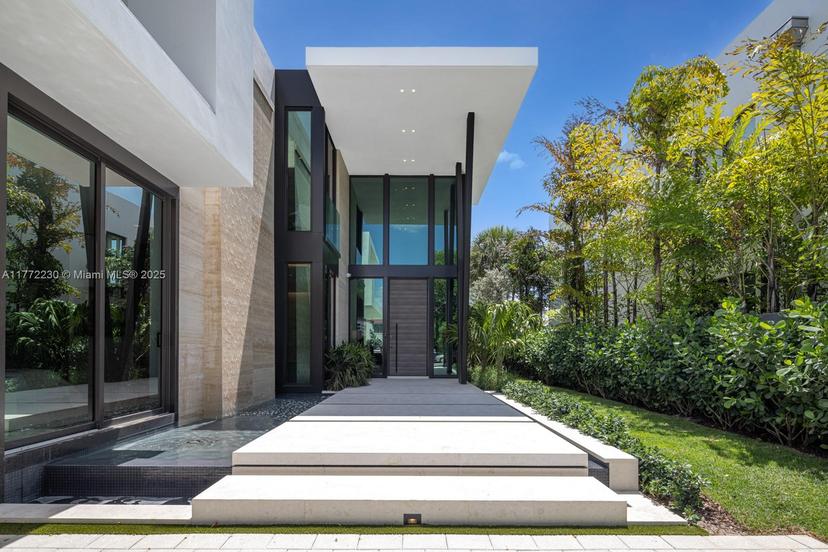 Picture of 5515 Pine Tree Dr, Miami Beach FL 33140