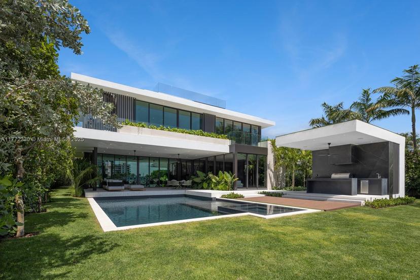 Picture of 5515 Pine Tree Dr, Miami Beach FL 33140