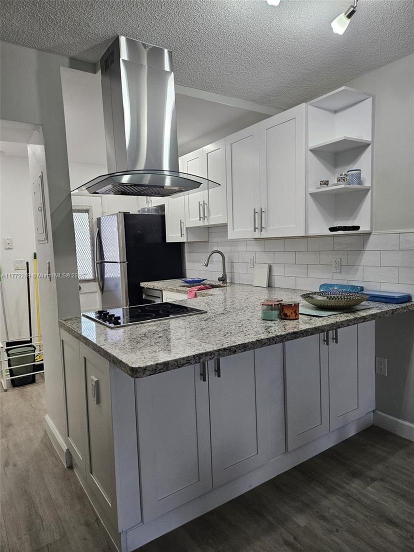 Picture of 2905 Point East Dr # L212, Aventura FL 33160