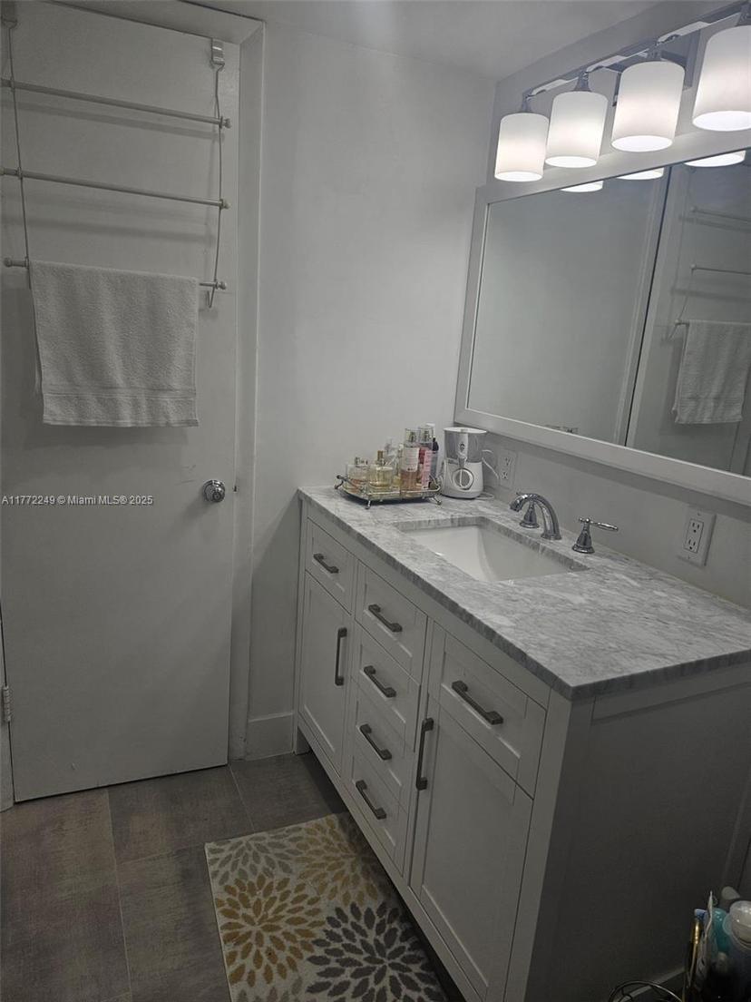 Picture of 2905 Point East Dr # L212, Aventura FL 33160