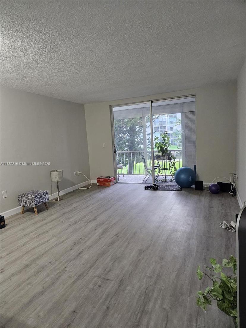 Picture of 2905 Point East Dr # L212, Aventura FL 33160