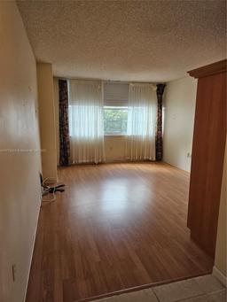 Picture of 900 Saint Charles Pl # 509, Pembroke Pines, FL 33026