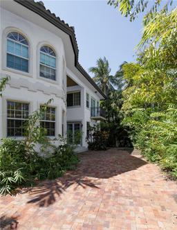 Picture of 4501 N Bay Rd, Miami Beach, FL 33140