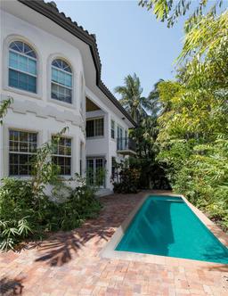 Picture of 4501 N Bay Rd, Miami Beach, FL 33140