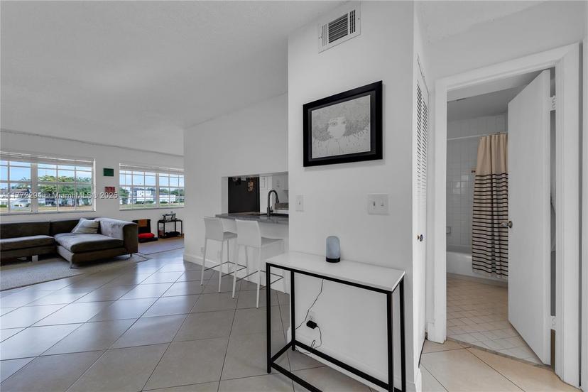 Picture of 333 SW 86Th Ave # 206, Pembroke Pines FL 33025