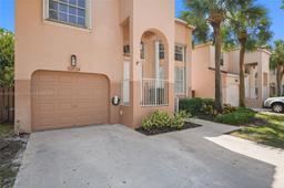 Picture of 10724 NW 12Th Mnr, Plantation, FL 33322