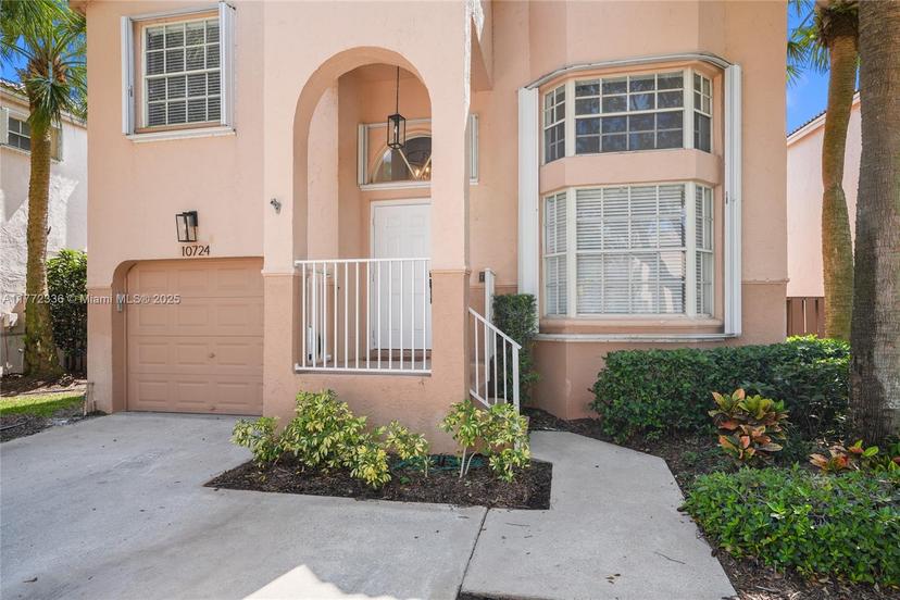 Picture of 10724 NW 12Th Mnr, Plantation FL 33322