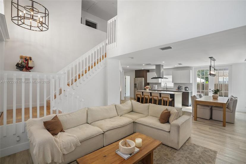 Picture of 10724 NW 12Th Mnr, Plantation FL 33322