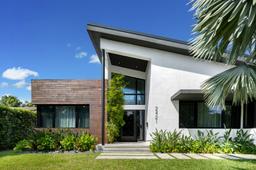Picture of 2421 NE 199Th St, Miami, FL 33180