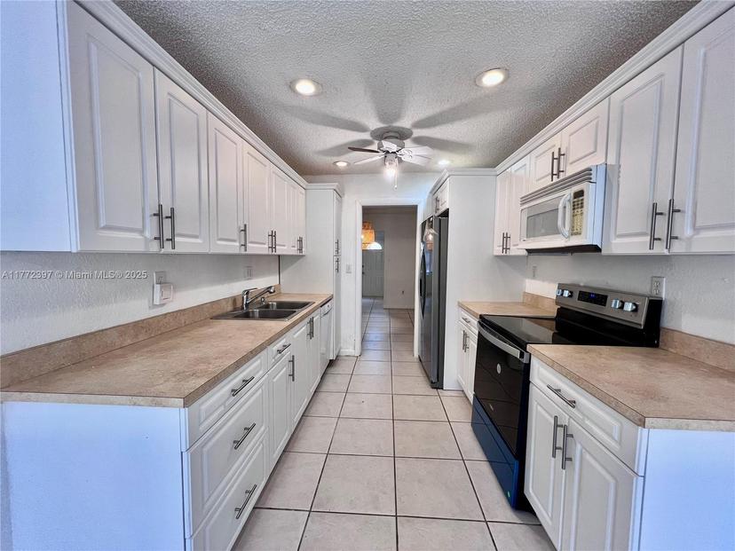Picture of 3302 Farragut St # 5A, Hollywood FL 33021