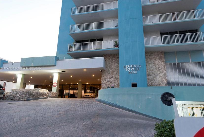 Picture of 5838 Collins Ave # 4D, Miami Beach FL 33140