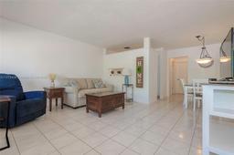 Picture of 900 SW 10Th Ter # 18S, Hallandale Beach, FL 33009