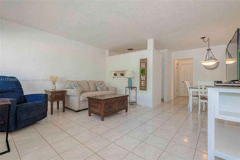 Picture of 900 SW 10Th Ter # 18S, Hallandale Beach FL 33009