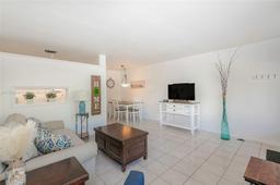 Picture of 900 SW 10Th Ter # 18S, Hallandale Beach, FL 33009