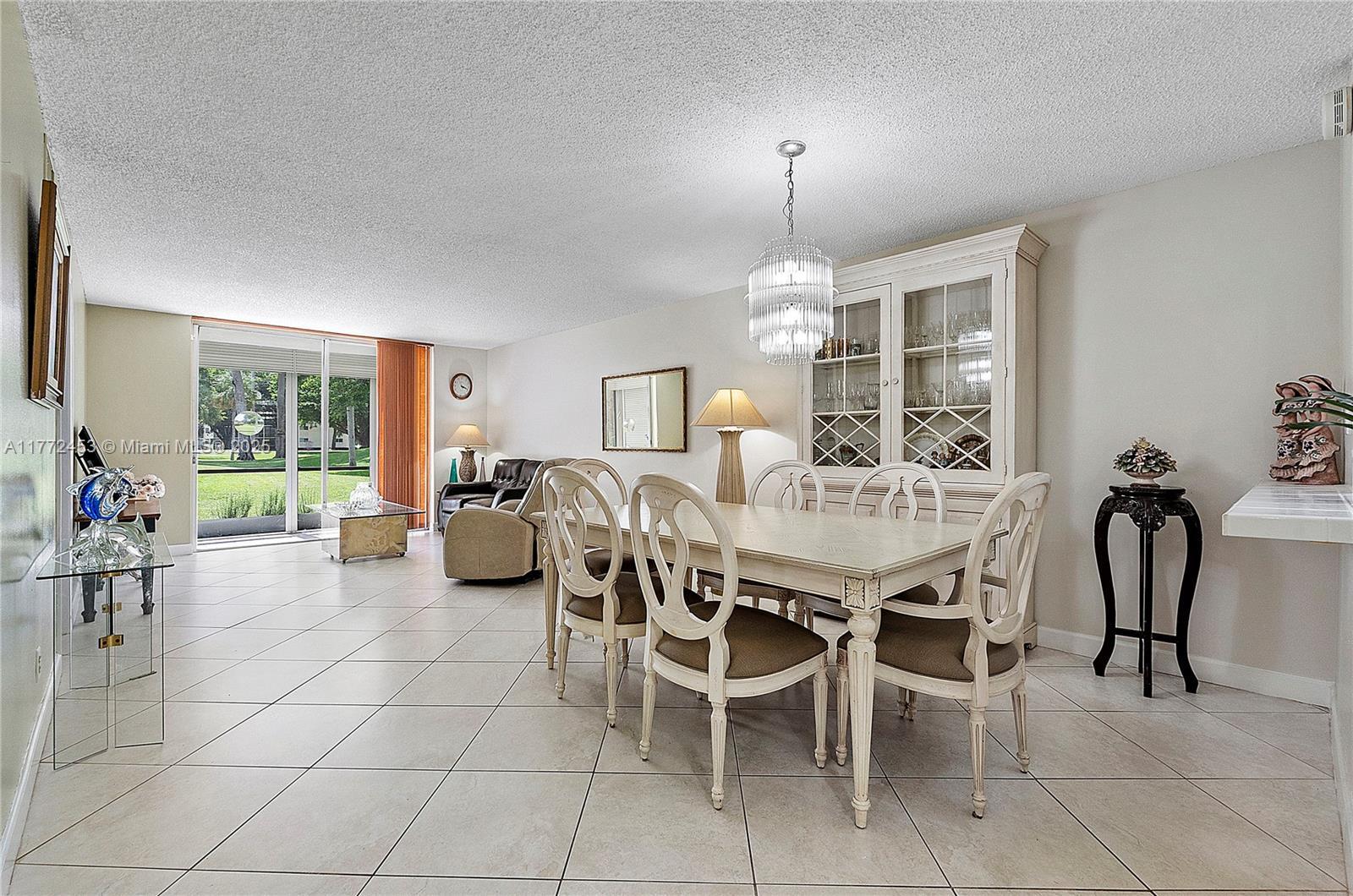 Picture of 811 S Hollybrook Dr # 108, Pembroke Pines, FL 33025