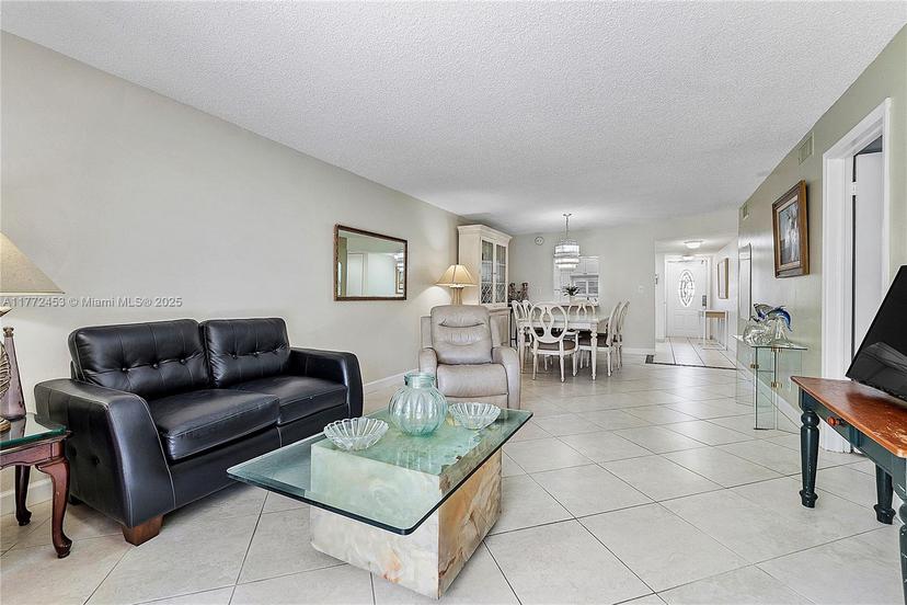 Picture of 811 S Hollybrook Dr # 108, Pembroke Pines FL 33025