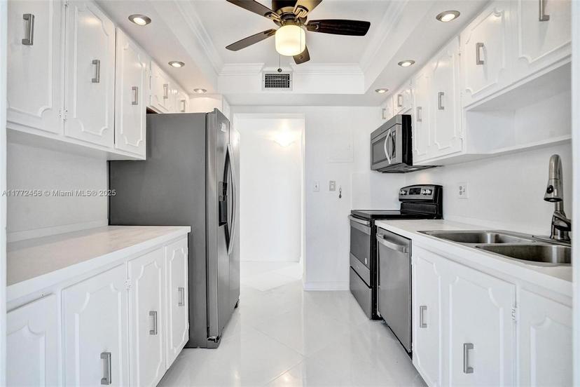 Picture of 3113 S Ocean Dr # 410, Hallandale Beach FL 33009