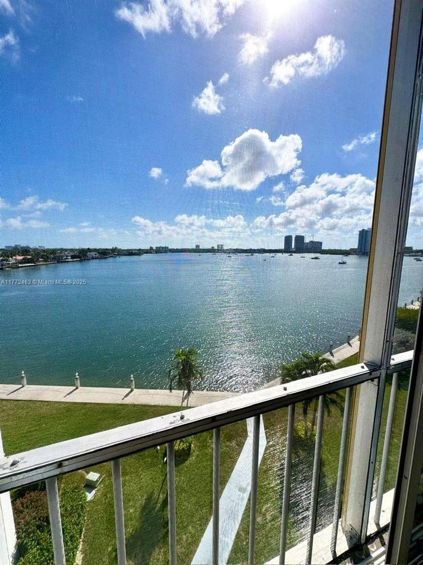 Picture of 3020 Marcos Dr # S607, Aventura FL 33160