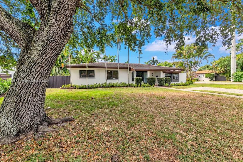 Picture of 490 NW 88Th Ter, El Portal FL 33150