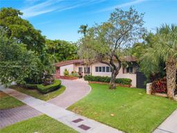Picture of 305 E Shore Dr E, Miami, FL 33133