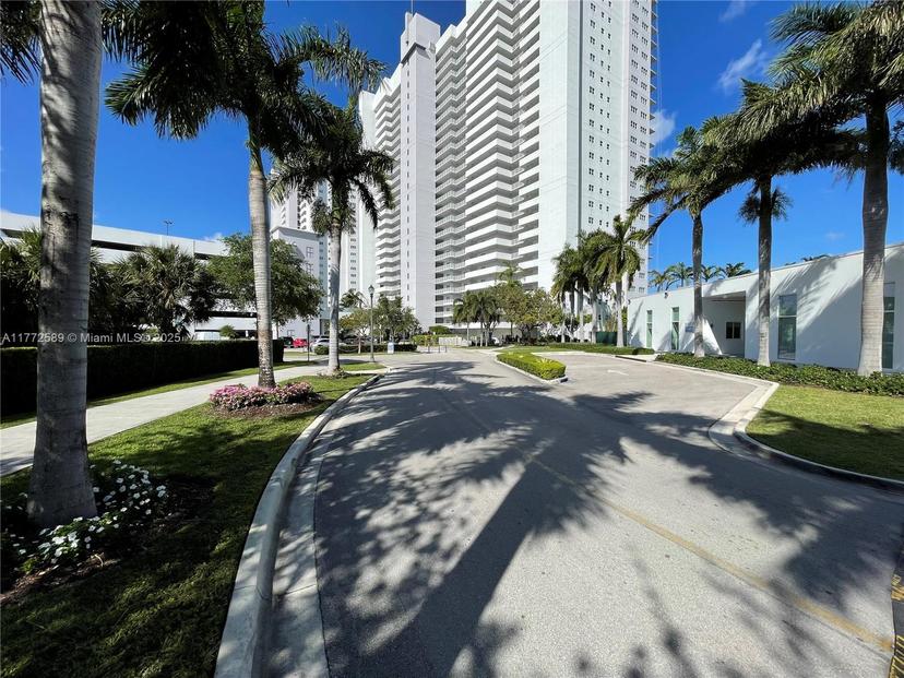Picture of 14951 Royal Oaks Ln # 808, North Miami FL 33181