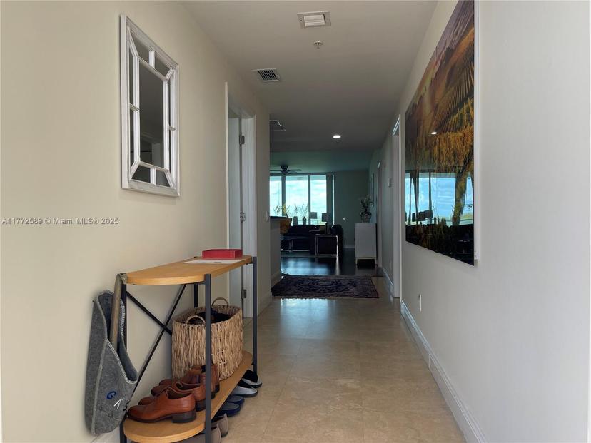 Picture of 14951 Royal Oaks Ln # 808, North Miami FL 33181
