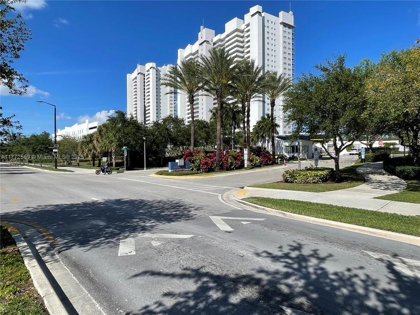 Picture of 14951 Royal Oaks Ln # 808, North Miami FL 33181