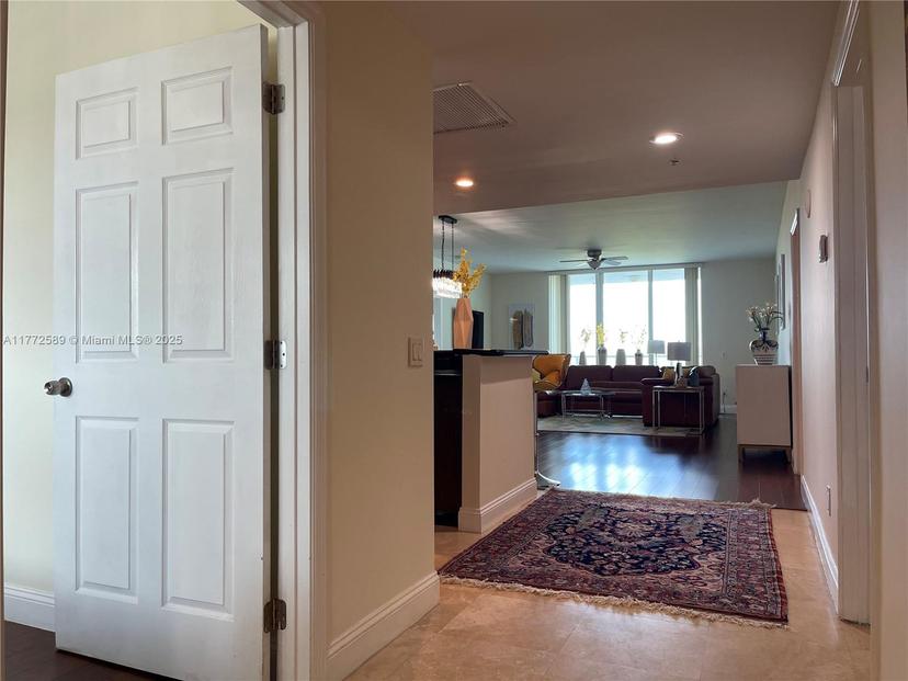 Picture of 14951 Royal Oaks Ln # 808, North Miami FL 33181