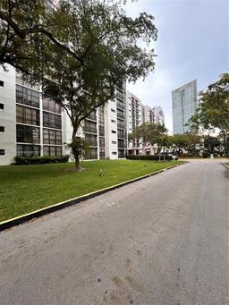 Picture of 16919 N Bay Rd # 214, Sunny Isles Beach, FL 33160