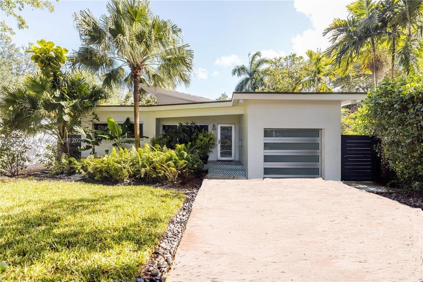 Picture of 420 NE 87 St, El Portal FL 33138