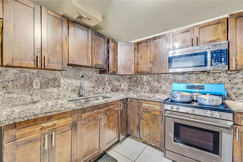 Picture of 16740 NE 9Th Ave # 302, North Miami Beach FL 33162