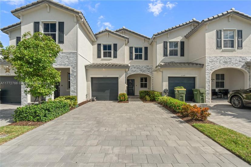 Picture of 1105 SE 27Th Ter, Homestead FL 33035