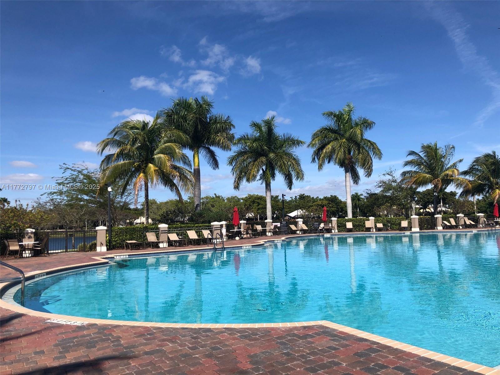 Picture of 19370 Collins Ave # 326, Sunny Isles Beach, FL 33160