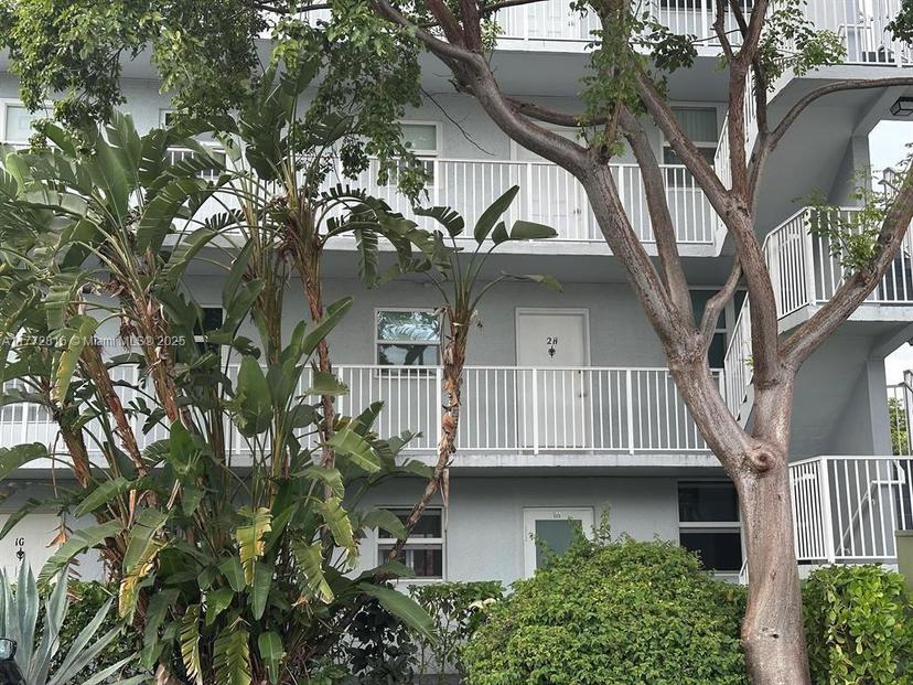 Picture of 113 Royal Park Dr # 2H, Oakland Park FL 33309