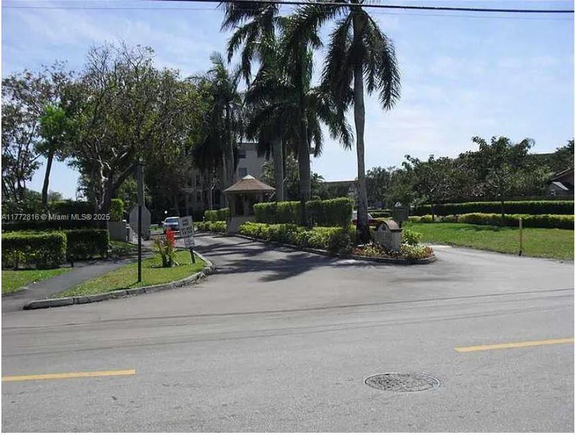 Picture of 113 Royal Park Dr # 2H, Oakland Park FL 33309